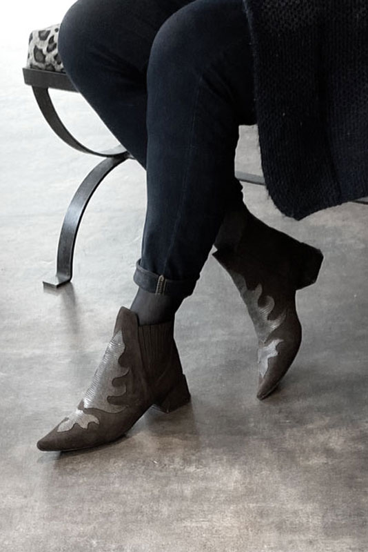 Dark grey women's ankle boots, with elastics. Pointed toe. Low flare heels. Worn view - Florence KOOIJMAN